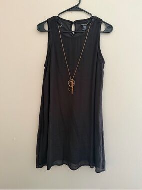 Robert Louis NWT Black Sleeveless Shift Dress with Gold Necklace Detail - M
